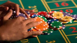 Live Baccarat Dealer ဖြင့် ကစားနေသောမြင်ကွင်း